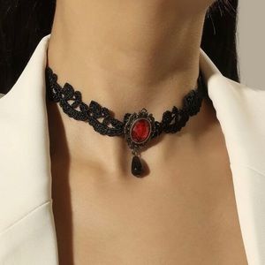Gemstone choker